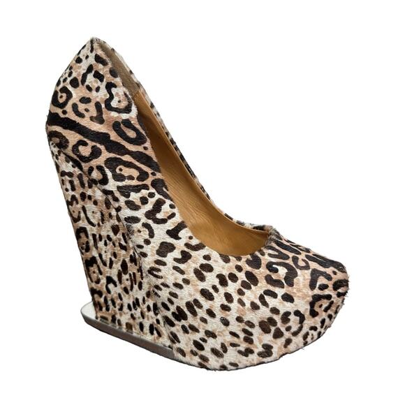 L.A.M.B. Women's Size 7 M Leopard Print Calf Hair Leather 'Dorothee' Wedge - Picture 1 of 13